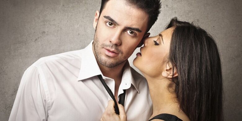 gadis seduces hiji lalaki anu ngaronjatkeun potency